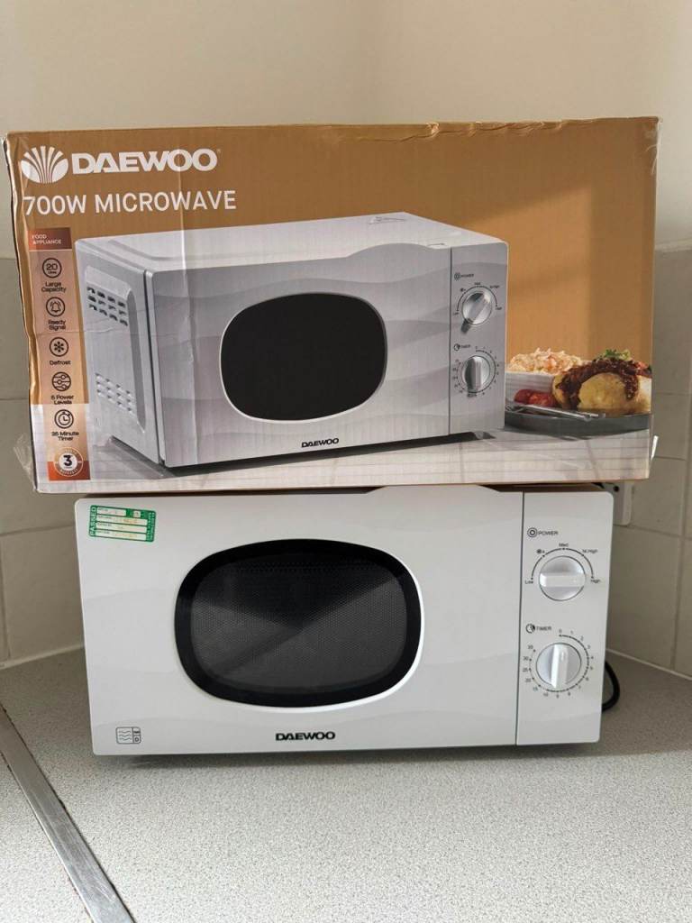 Daewoo 700W Microwave - White, As Good As New