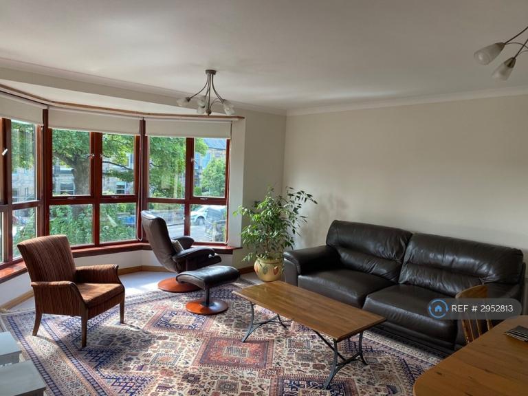 3 bedroom flat in Morningside Park, Edinburgh, EH10 (3 bed) (#2952813)