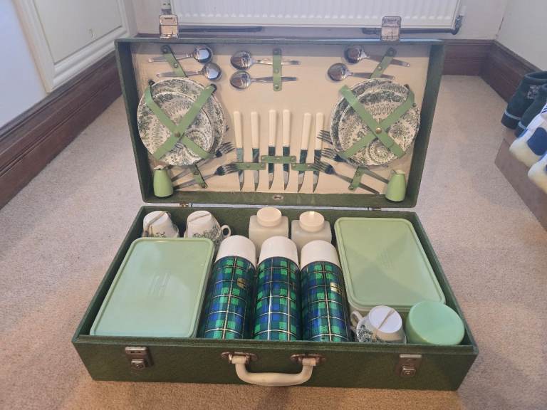 Vintage 1950s Era, Green Case Picnic Hamper Set, Complete Very Nice Condition