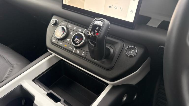 2025 Land Rover Defender 3.0 D250 X-Dynamic HSE 90 3dr Auto Diesel Estate Estate Diesel Automatic