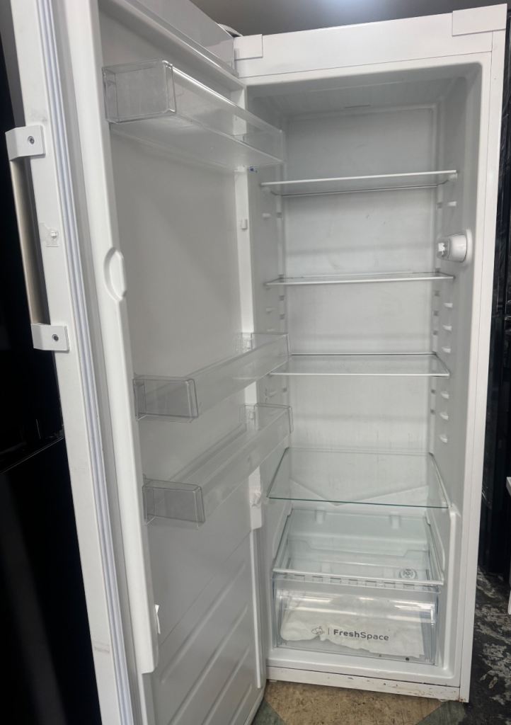 Indesit lader fridge clean and complete fully working order for sale