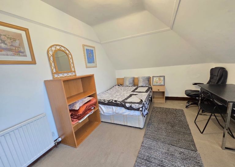 DOUBLE BEDROOM IN KING ST AB24 1SN