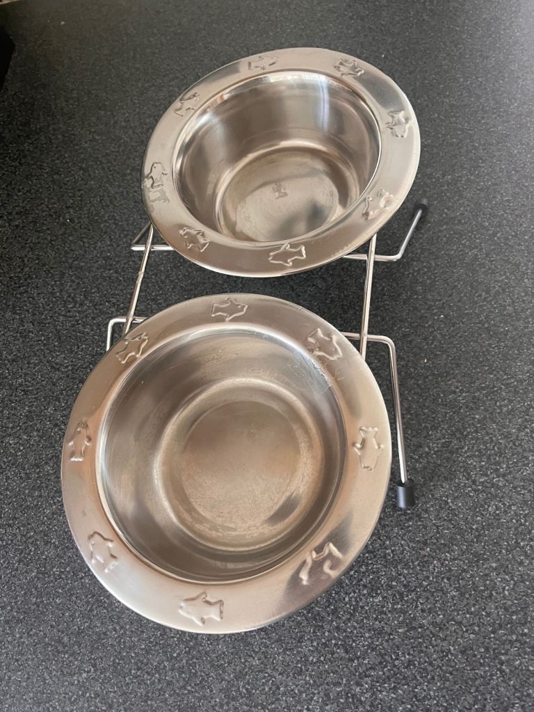 Metal Cat/dog bowls on non slip stand