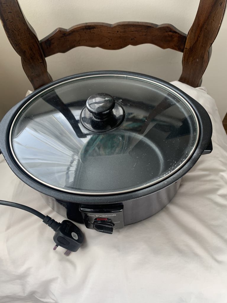 Slow cooker 
