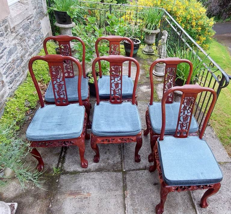 Dining Room Table and Chairs