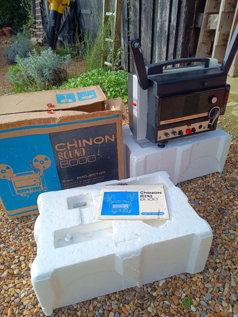 VINTAGE CHINON SOUND 8000 8mm PROJECTOR