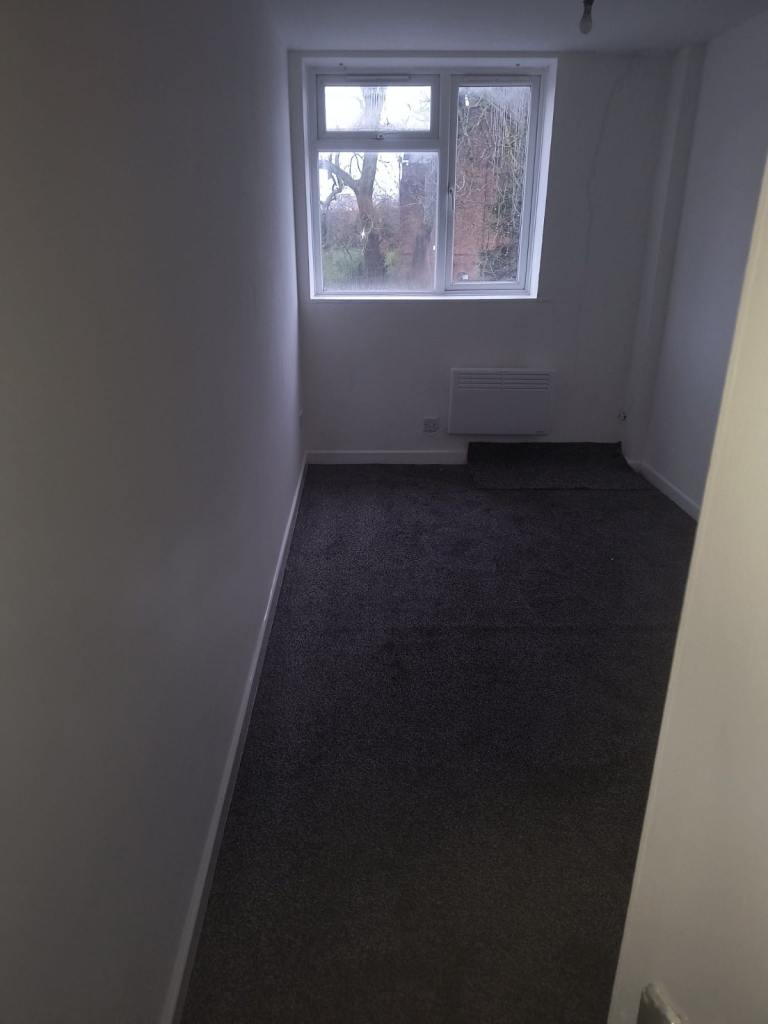 To let 2 bed Flat Kenyon Lane M40 9JG