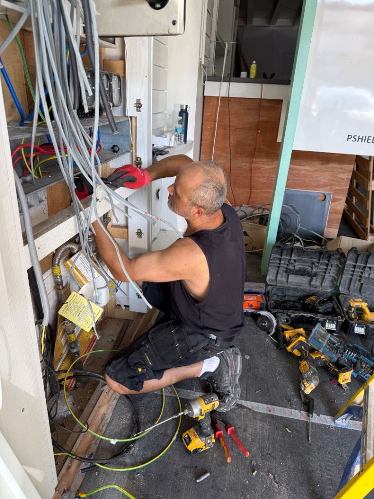 ⚡️ Professional & Qualified Local Electricians – Emergencies / Domestic / Commercial ⚡️