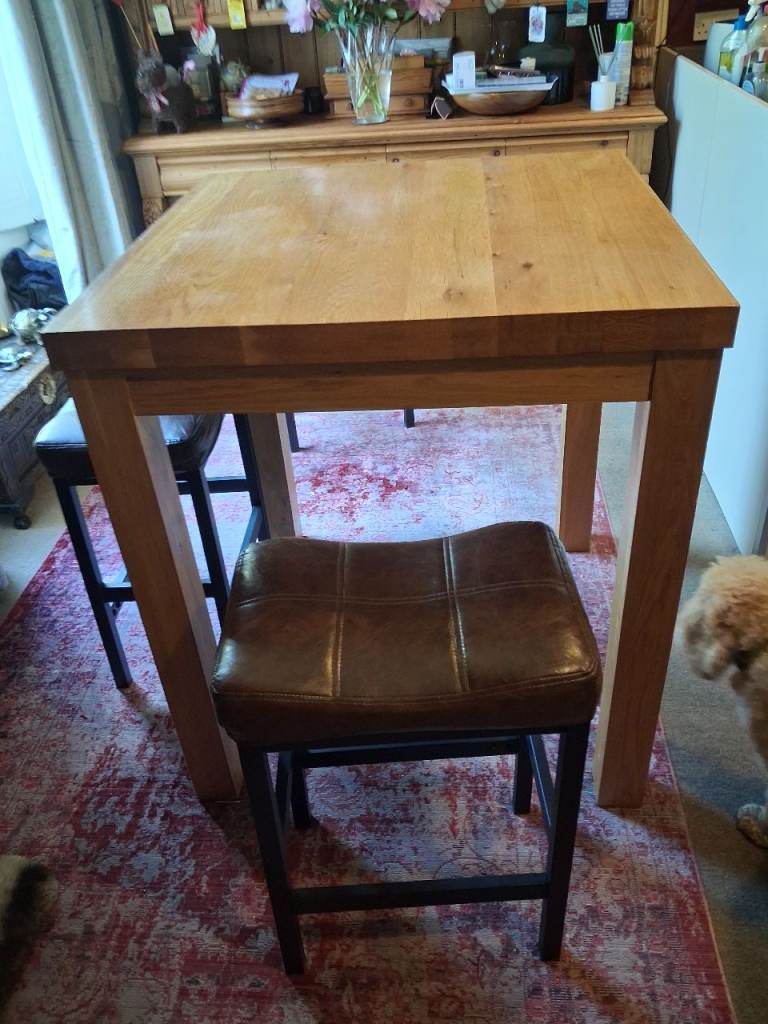 Table and 4 stools