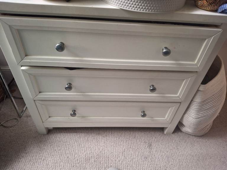 3 drawer chest of drawers
