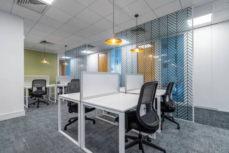Reading - RG6 1PT \ Desk Space Available in a Coworking Environment