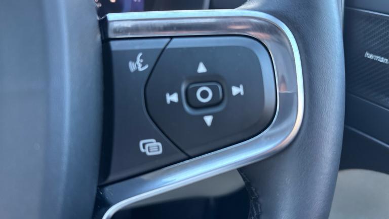 2025 Volvo XC40 2.0 B4P Ultra Dark 5dr Auto Petrol Estate Estate Petrol Automatic