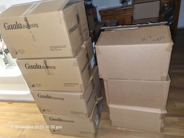 4 x  Moving boxes heavy duty double wall Very strong  