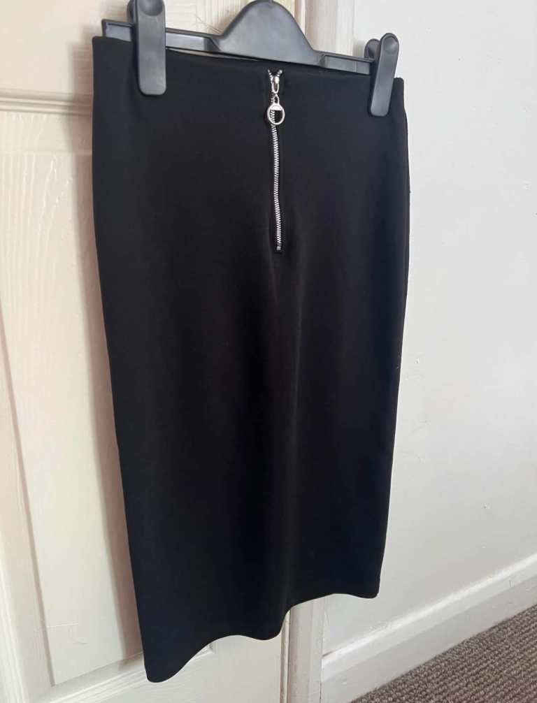 Black Pencil Skirt with Zip Detail – Good Condition