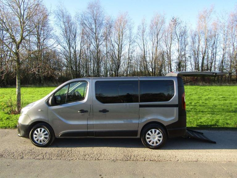2021 Renault Trafic SL28 ENERGY dCi 120 Business 9 Seater MPV DIESEL Manual
