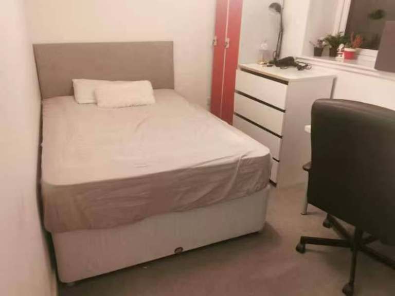 A Double Bedroom to let at Lawrie Reilly EH7 5EU New Build Apartment 