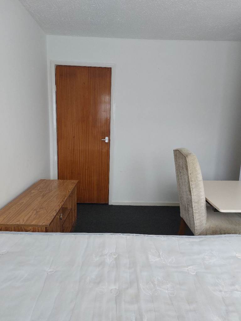 DOUBLE ROOM FOR RENT 