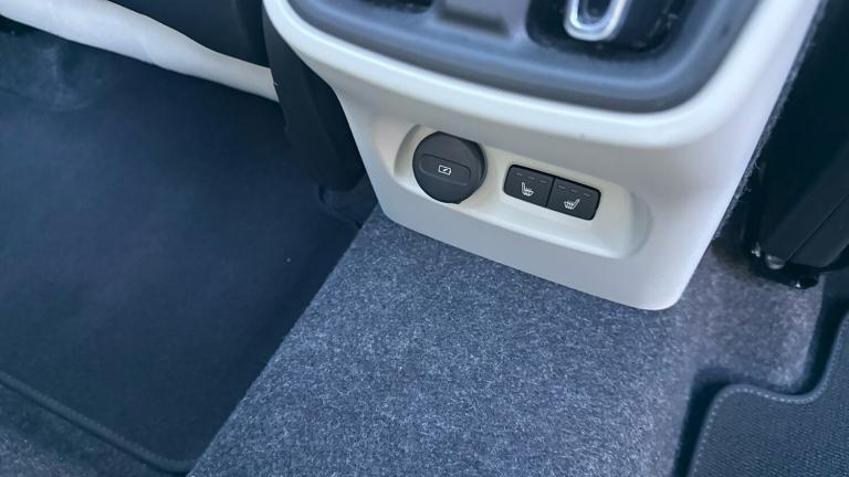 2025 Volvo XC40 2.0 B4P Ultra Dark 5dr Auto Petrol Estate Estate Petrol Automatic