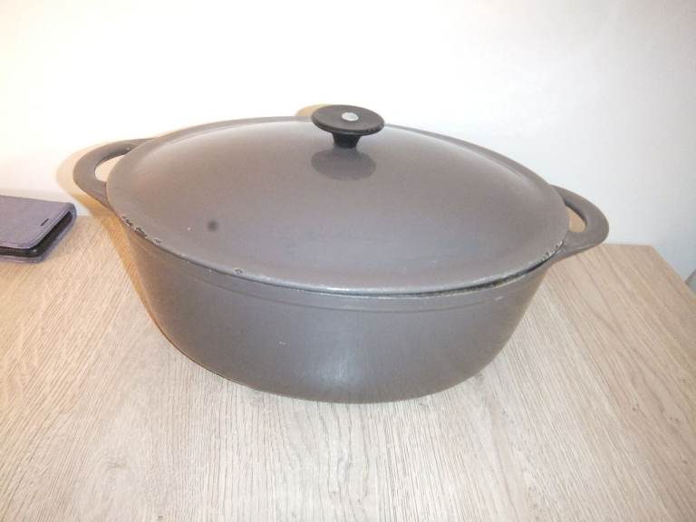  French Large Grey Enameled Cast Iron Oval Casserole Dish with Lid 5-6L