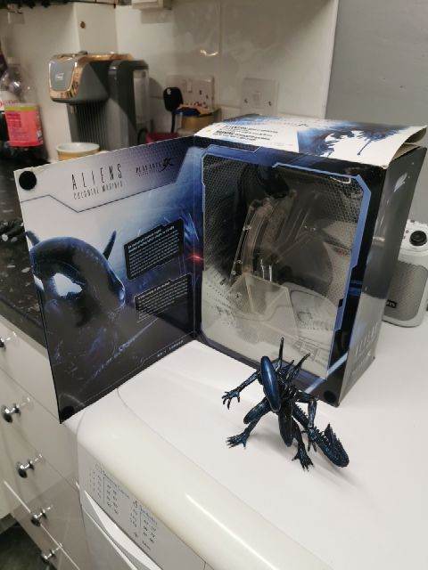 Mixture of Alien figures 