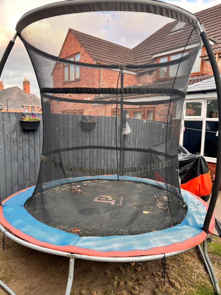 8ft trampoline with enclosed safety net