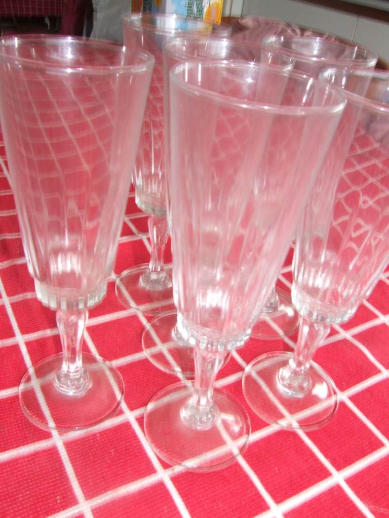 6 x STEMMED, VINTAGE WINE GLASSES