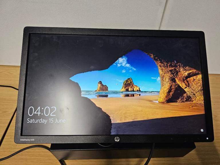 HP Computer Monitor – Good Condition, Black