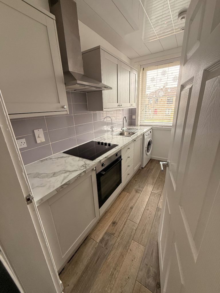 2 Bed Flat for Rent - £790pcm - Refurbished with own entrance (Glenmarkie Avenue)