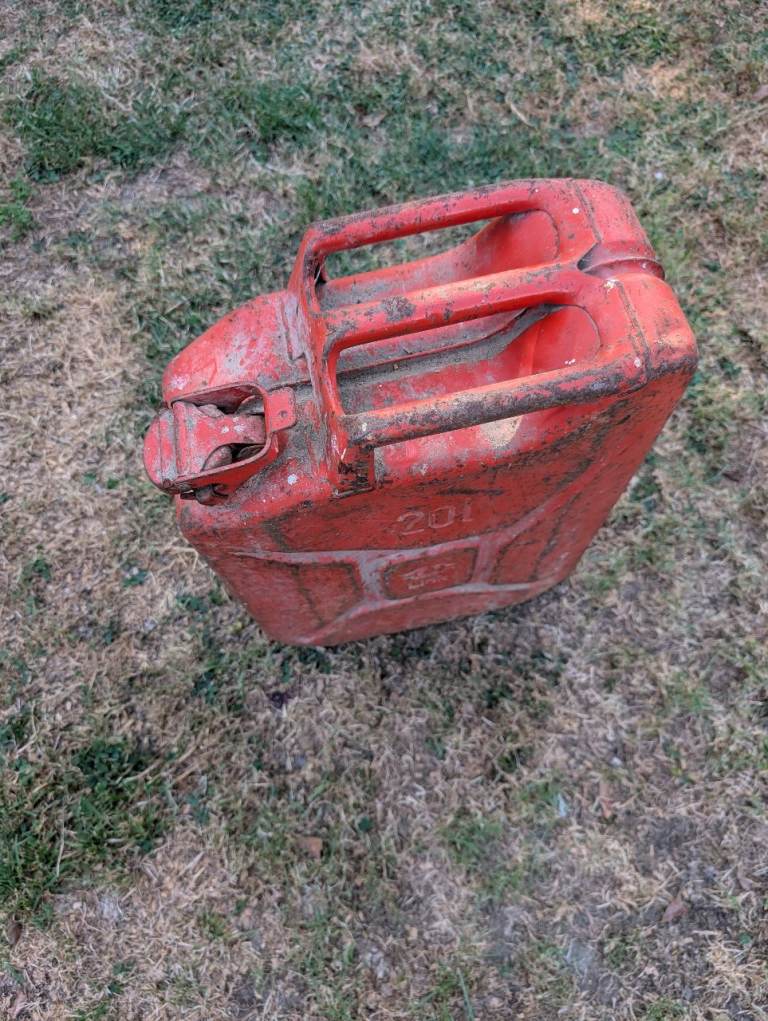 Red Metal 20L Jerry Can - Used