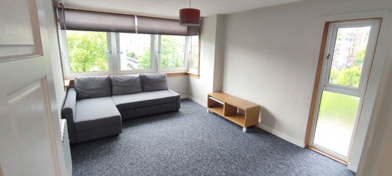 One Bed Flat in Desireable Central Shawlands