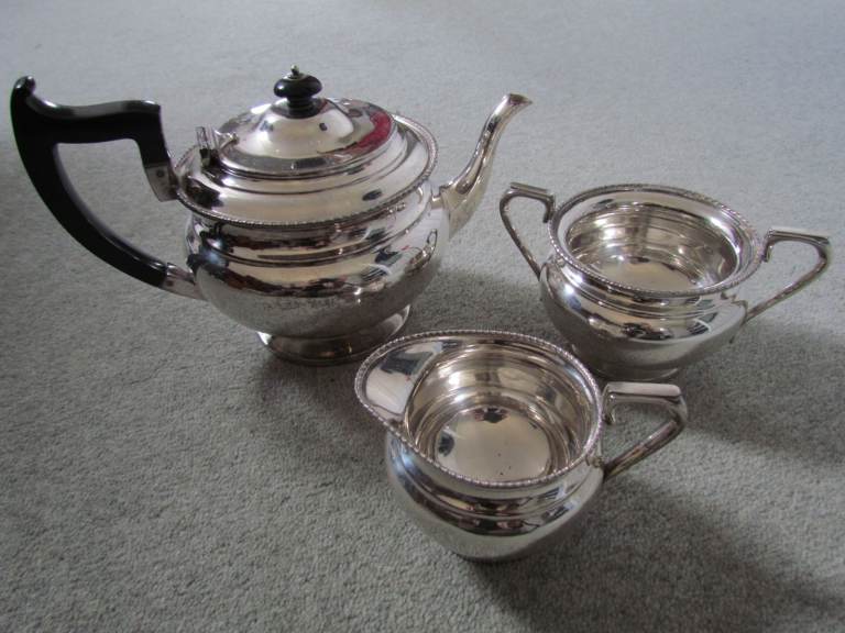 VINTAGE ART DECO STYLE SILVER PLATED TEAPOT , MILK JUG AND SUGAR BOWL