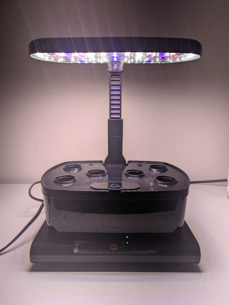 Aerogarden Harvest Indoor Hydroponics Garden with Grow Light. For Herbs and Vegetables