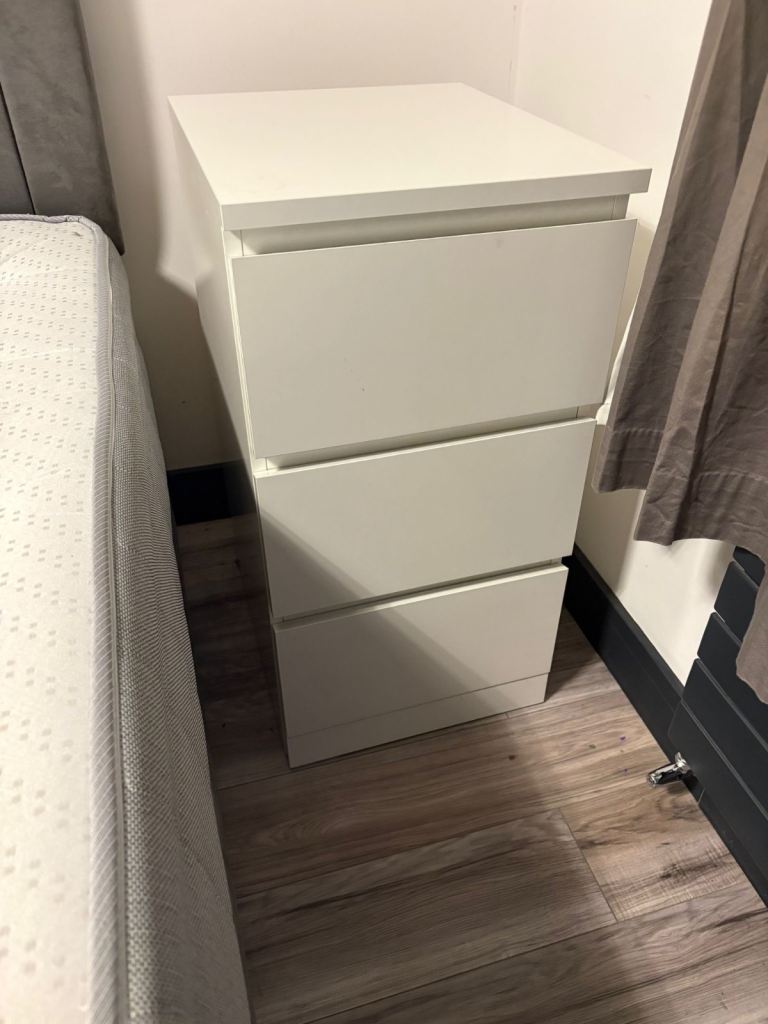 Malm side chest of 3 drawer 
