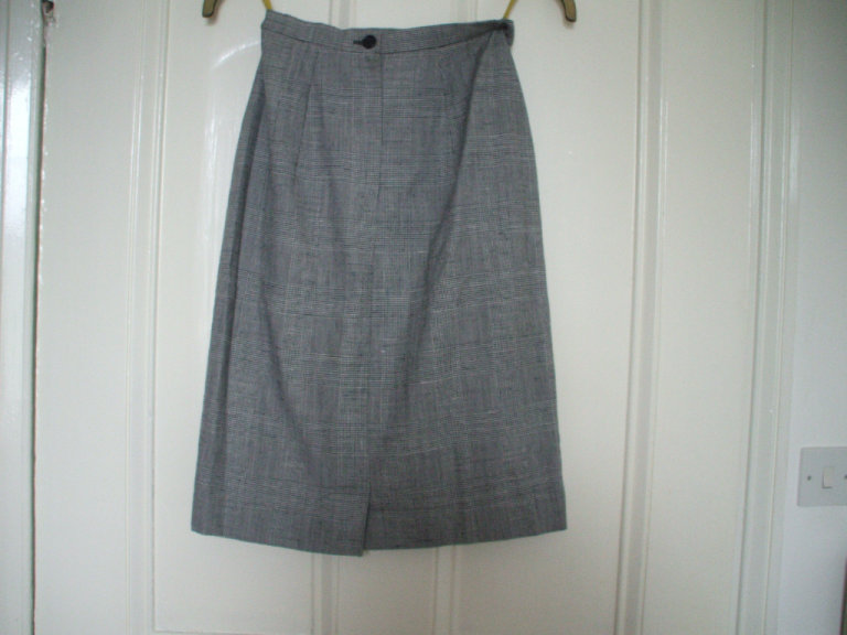 PRINCE OF WALES CHECK SKIRT S 24 WAIST VGC