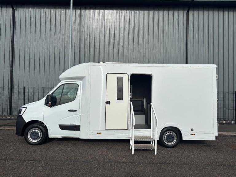 2023 RENAULT MASTER 2.3 135 DCI CAMPER VAN MOTORHOME MOBILE OFFICE CLASSROOM 