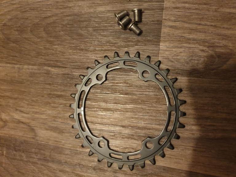 Shimano chainring narrow wide- New