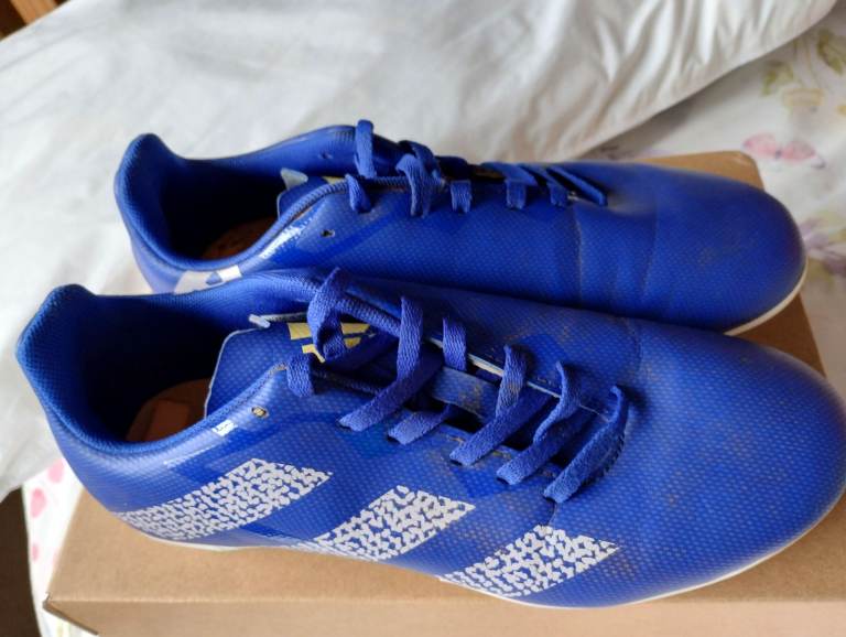 Rugby boots Adidas (Size 5)