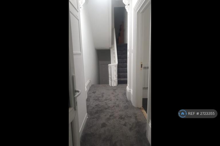 1 bedroom flat in Colwyn Road, Northampton, NN1 (1 bed) (#2723355)