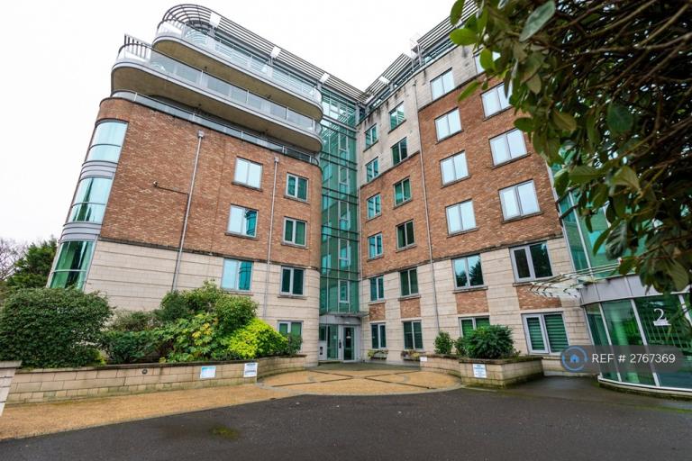 2 bedroom flat in River Crescent, Nottingham, NG2 (2 bed) (#2767369)
