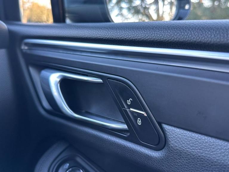 2018 Porsche Macan 2.0T SUV 5dr Petrol PDK 4WD Euro 6 (s/s) (252 ps) ESTATE Petrol Automatic