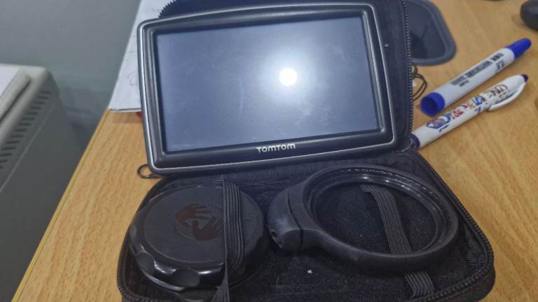 TomTom GPS Sat Nav with Carry Case – Good Condition