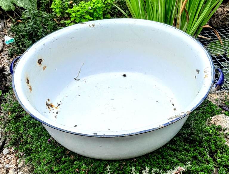 image for Large enamel bowl with handles, drinks cooler?