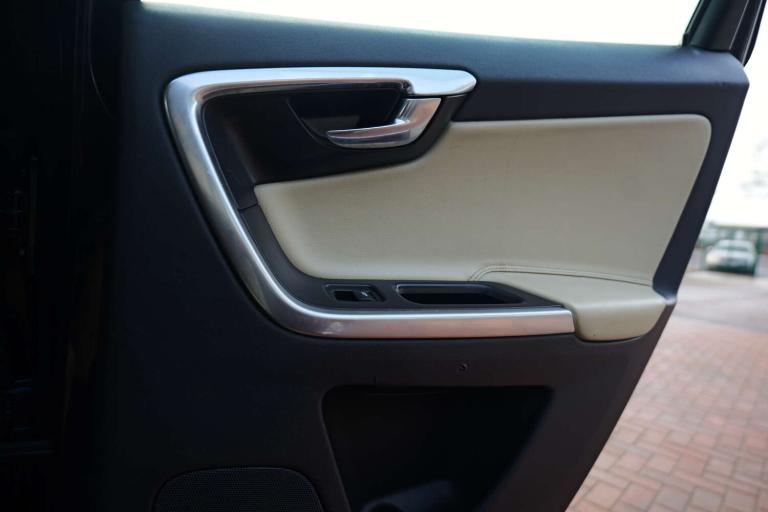 2016 Volvo XC60 2.4 XC60 SE Luxury Nav D5 AWD 4WD 5dr SUV Diesel Manual