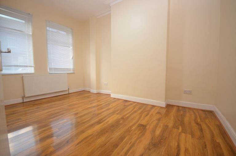 A newly refurbished, spacious 2-bedroom flat offering comfort and modern living is available to rent