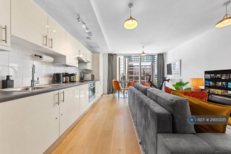 1 bedroom flat in Whitby House, London, E14 (1 bed) (#2900235)