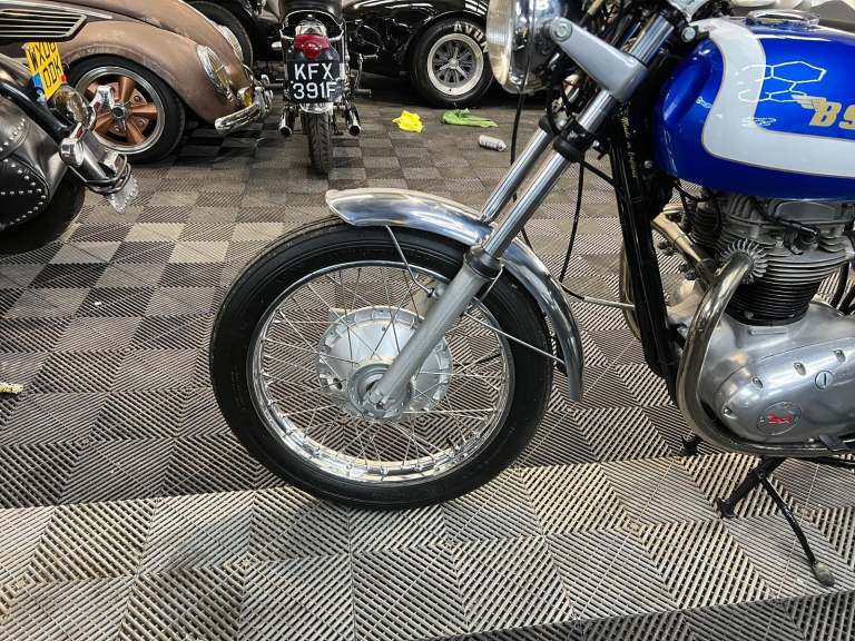 1971 BSA Lightning Twin Carburettor 650 cc Unit Construction, show condition, px