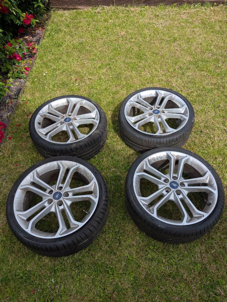 Genuine Focus ST 19" alloys (Silver)