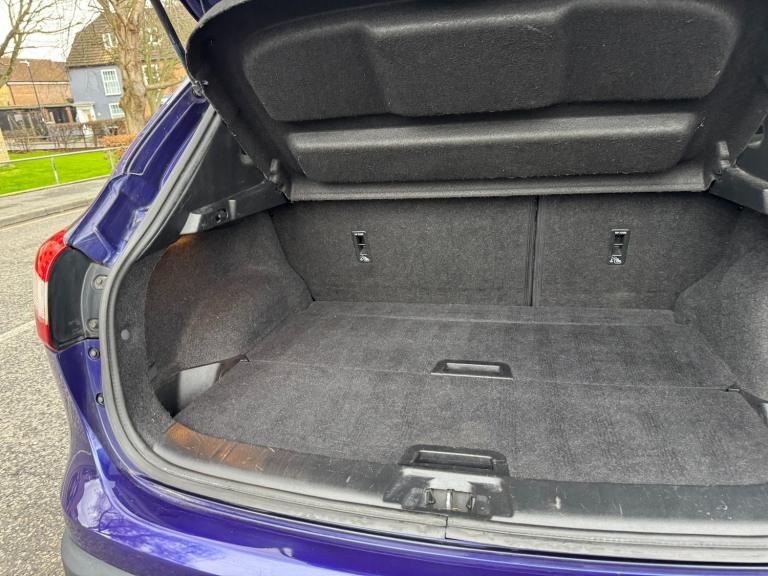 2015 Nissan Qashqai 1.6 dCi N-Tec+ 5dr Xtronic HATCHBACK Diesel Automatic