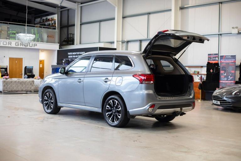 2017 Mitsubishi Outlander 2.0h 12kWh 4h SUV 5dr Petrol Plug-in Hybrid CVT 4WD Euro 6 (s/s) (200 p...