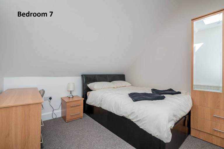 DOUBLE ROOM for flat share: INCREDIBLE flat share opportunity in Newington – bills included